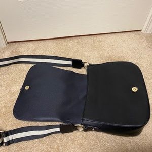 NWOT Gap Large Crossbody Purse Black/White Strap